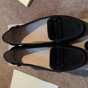 UGG Women's W Callen Black Suede Slip-On Loafers. 8.5